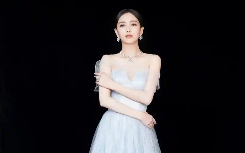 佟丽娅精致优雅写真桌面壁纸