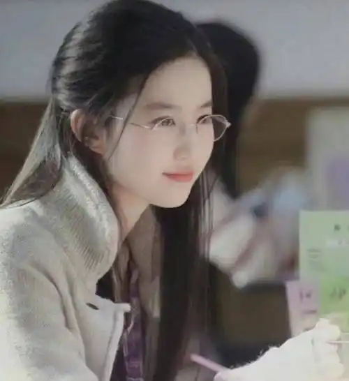 刘亦菲15岁动态照曝光,美到无处可"黑"!_视频_五官_杂志