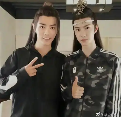 林俊杰肖战合照