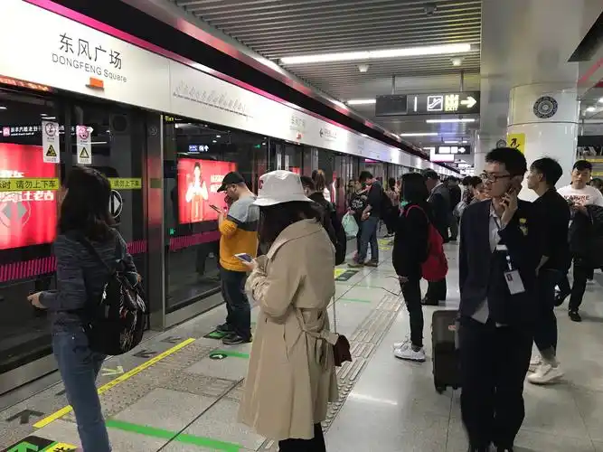 地铁故事～这些照片全是原图,是我上下班路过或坐地铁时拍的,想记录