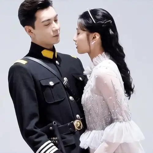 《一见倾心》是由陈星旭,张婧仪,林彦俊领衔主演的民国偶像言情剧,该