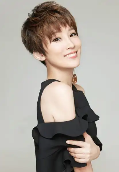 吴京老婆谢楠逛商城同行的儿子被其他小朋友打了