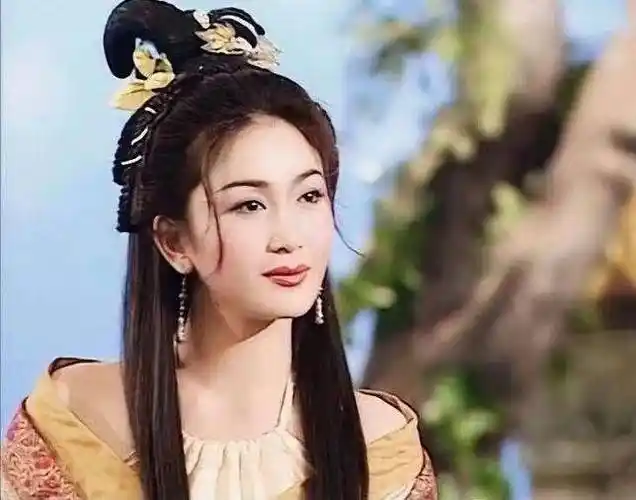 年轻时候的温碧霞,可谓是惊艳了很多人,甚至被评为"最美苏妲己".