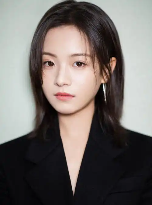 p data-id="gocnnqpk95">李庚希,2000年4月22日出生,中国内地女演员.