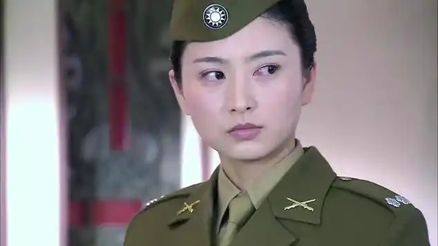 黎明前的抉择美女军官训练自己的手下被同事叫母夜叉