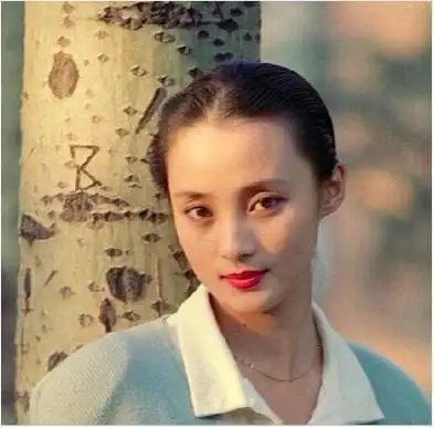 早年经历蒋勤勤早期照片1975年9月3日出生于重庆市南岸区弹子石,6岁