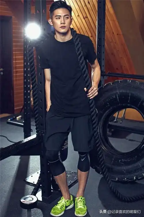 朱信宗身上散发出低调冷峻的气质68,男人味十足特别帅气迷人的.