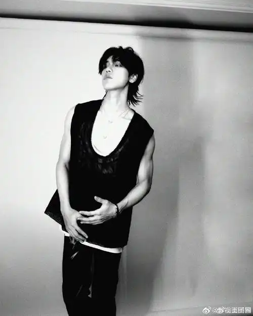 王子异超话#王子异穿的好少#啊啊啊啊太幸福了太幸福了,身材就是要