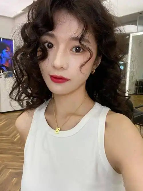 2021流行满头烫精选50款