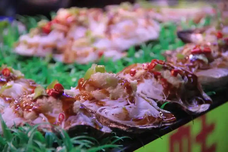 春季青岛夜市升温百种美食上演舌尖诱惑