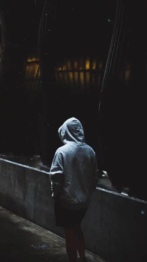 背影,孤独,孤单,非主流,手机壁纸,锁屏壁纸孤独男生背影 手机锁屏壁纸