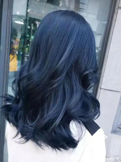 说到头发,大概每个plmm都会想挑选一个不出错,好看又显白的发色吧!