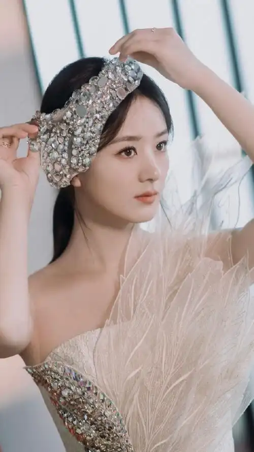 赵丽颖|壁纸    好漂亮的赵姐 清透优雅又很有气场!