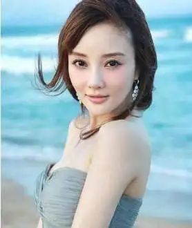 "随后不久,狗仔曝出了"夜s门",此时,李小璐和"皮几万"在一起.