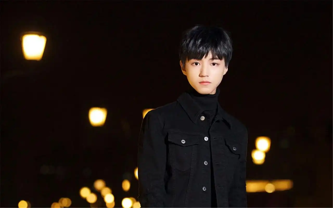 tfboys王俊凯帅气街拍写真图片高清桌面壁纸下载