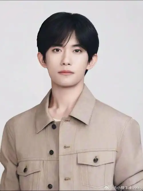 看的人两眼一黑又一黑,来几张我哥洗洗眼睛#易烊千玺