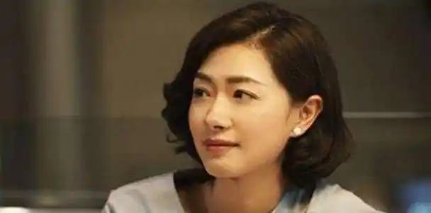 正当红时怀孕产女,半个娱乐圈送来祝福,而女儿生父至今仍是个谜_万茜