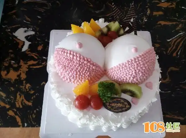 这么"流氓"的蛋糕 看看有哪位社友下得去手?