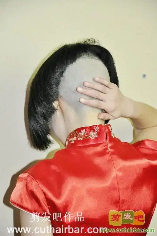 红袍美女剃光头剪发吧10720
