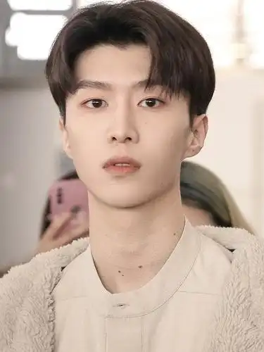 我要为范丞丞的眼睛开一帖!他就是长在我审美上的颜!