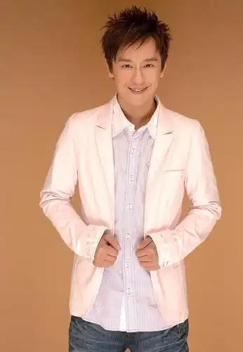 陈浩民长相非常的帅气,受到了不少人的追捧,这也就导致他的绯闻没有停