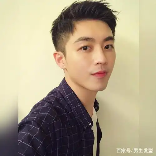 男生剪"露额头"的发型提升颜值,这4款就很帅气!