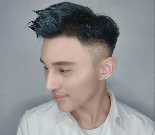 "两边剪短,中间不动"发型,男生剪完这几款,时尚又帅气