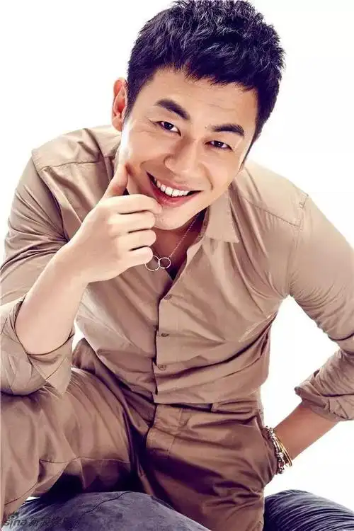 朱亚文被誉为行走的荷尔蒙为何抛弃9年初恋选择了沈佳妮