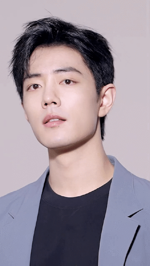 从设计师到艺人,肖战独有的凛冽的线条和柔和敏感的特质 ,各种场合