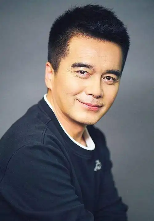 气质好的老牌男明星薛绍赵文瑄帅气迷人张涵予面容坚毅