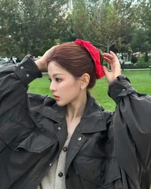 这骨相!这小脸小头!像ai生成的美女