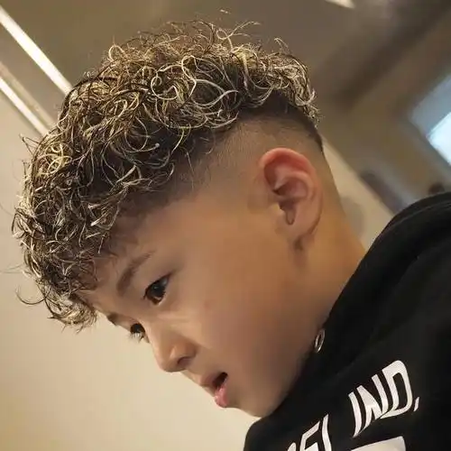 2024夏季小男孩发型来了,两侧铲短很百变,剪完真帅气|挑染|脸型|短发