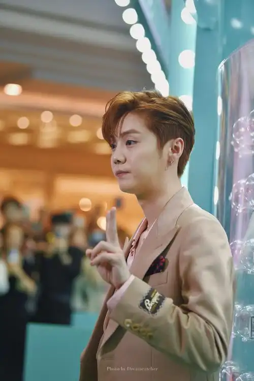 鹿晗【210509 gucci站台】