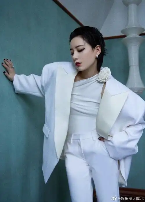 李斯丹妮说红毯摔倒就直接跳舞##李斯丹妮想挑战张雨绮造型