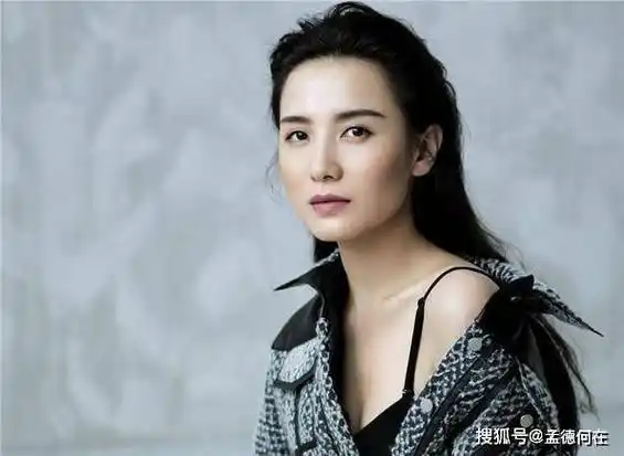 宋佳是一位颜值与身材并存的璀璨明星,她的美丽和才华不仅让人为之