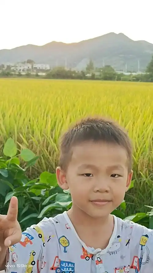 这就是农村的生活 小孩自己去年拍的照片,还不错 - 抖音