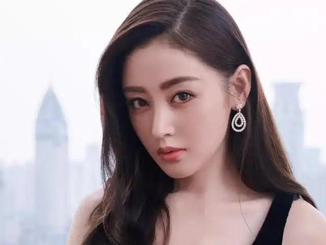 蔡徐坤路人缘张天爱光芒黄景瑜汽车代言陈学冬圈里人缘