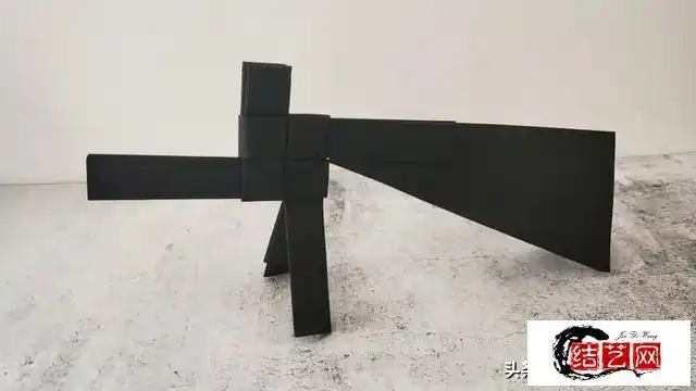 今天和大家分享一个款非常简单但又非常好玩的折纸,如何折一把机枪