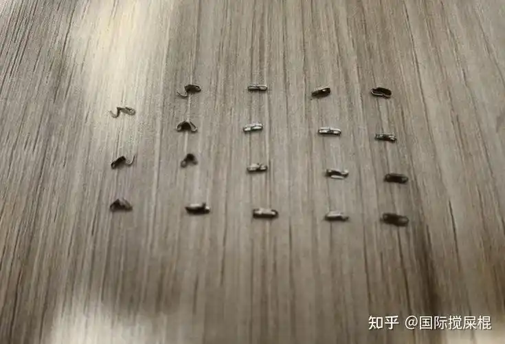 剩下那些都不是打开状态的钛钉,是医生用