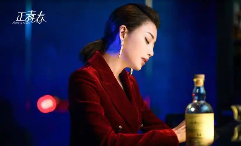 《正青春》刘敏涛殷桃穿搭攻略:懂配色,才是真的高级_职场_西装_林睿