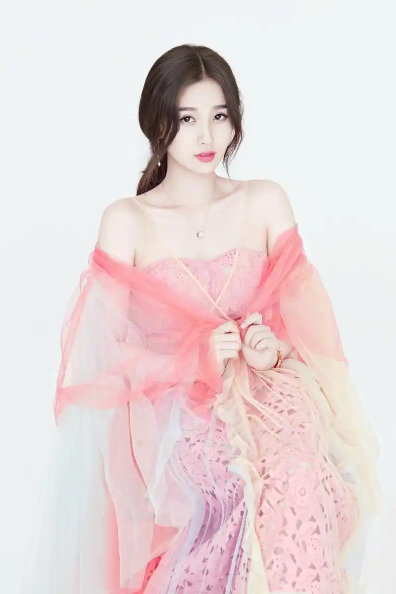 虞书欣彩色仙女礼服唯美写真图片