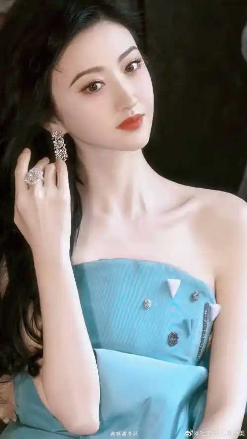 景甜 什么裙子要公主自己摆#  景甜好美啊!人间富贵花不是白说的!