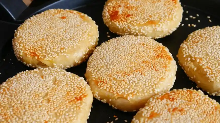 教你在家做芝麻烧饼,不用烤箱,做法详细演示,出锅给肉不换