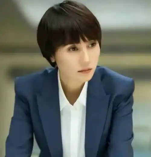 看袁泉,董明珠就知道_款式_设计_造型