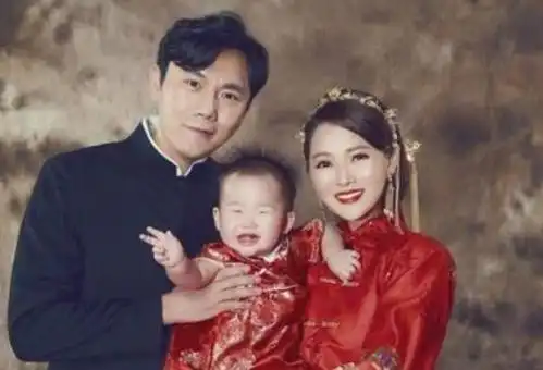 秦昊个人资料简历年龄比伊能静小几岁 秦昊第一任老婆是石洋子吗_多特