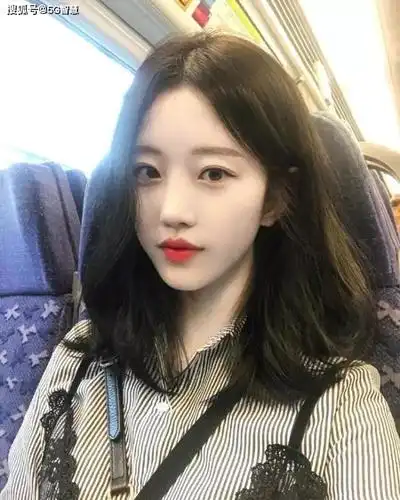 美丽说iii女生自拍照怎么拍12个自拍拍照姿势帮你解锁好看自拍照