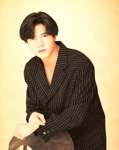 这是一个关于郭富城和林家栋之间深厚友情的故事.