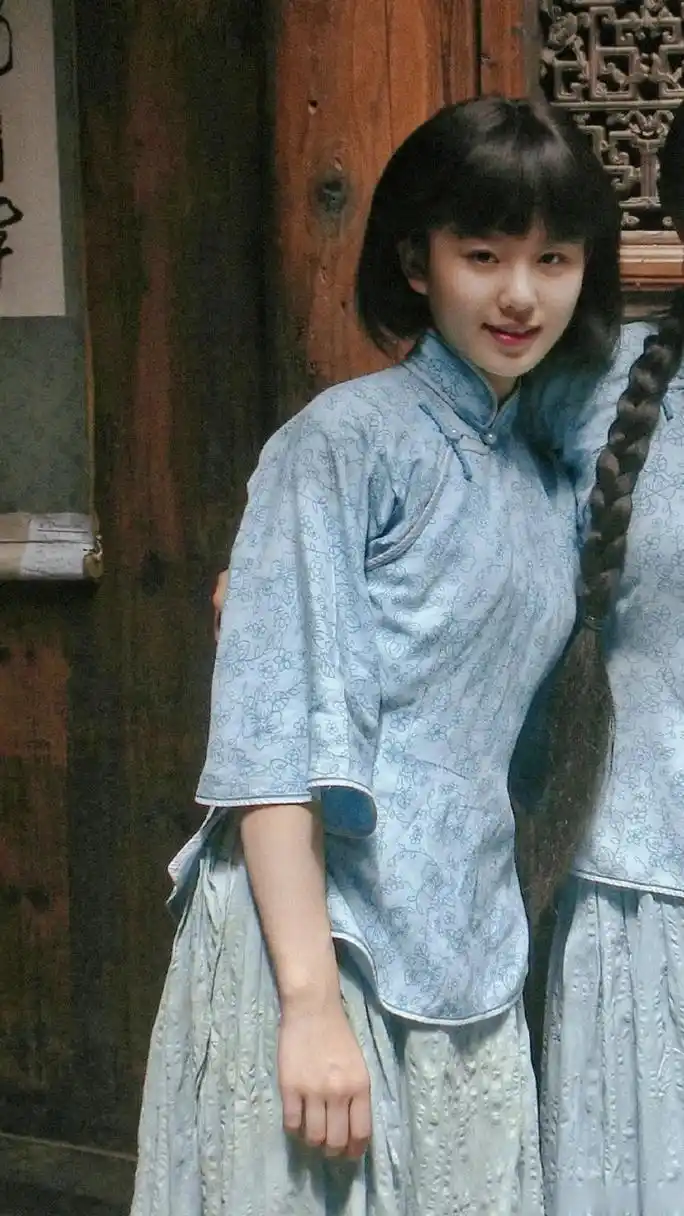 民国造型的刘诗诗,据说那时候还没成年,好清纯啊