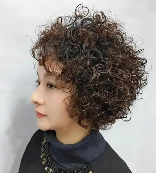 建议中年女人:少烫"大妈卷",今年流行这5种发型,时髦又减龄