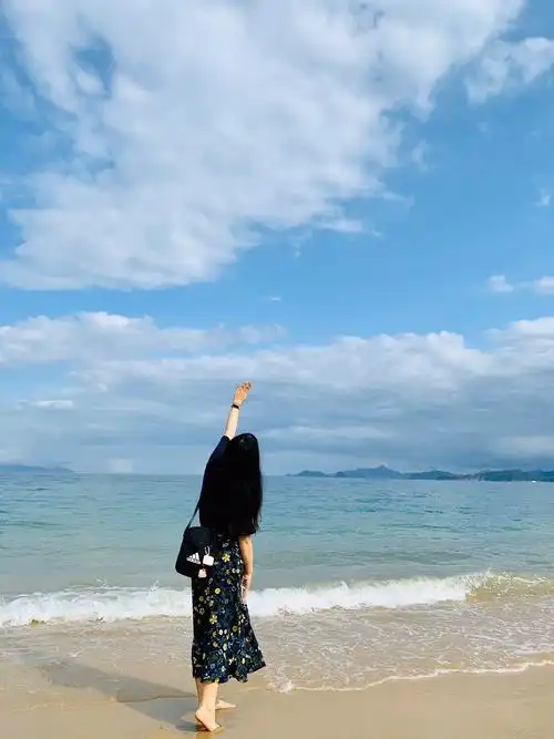 所以每次大家都会开车过来或坐公交车,然后在海边住一晚,等着看日出